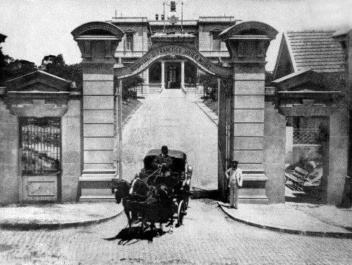 File:Hospital Muñiz (1900).jpg