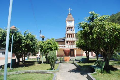 File:Iglesia Parque Apartadero.jpg