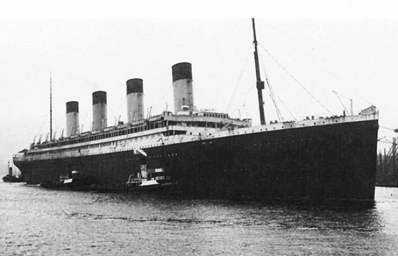 File:RMS Olympic arriving Jarrow for scrapping.jpg