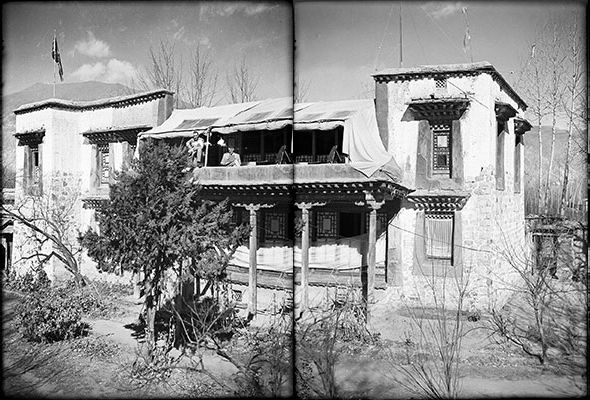 File:The British Mission in Lhasa, 1936.jpg