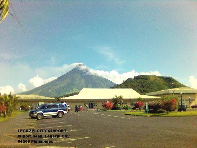 File:Airport Parking Area.jpg