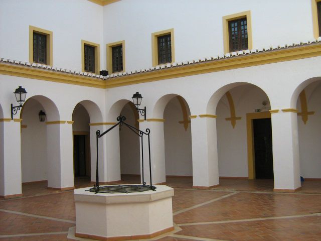 File:Convent Cloister.jpg