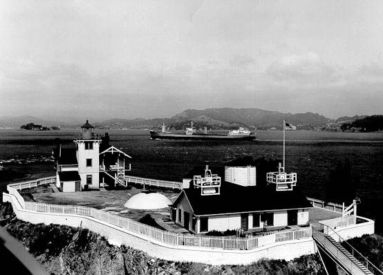 File:East Brothers Light Station.jpg