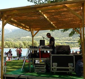 File:Festival de musique "Aire libre" à Embrun.jpg