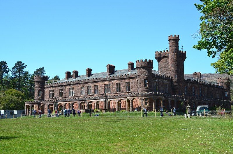 File:Kinloch Castle, Rum (geograph 2949666).jpg