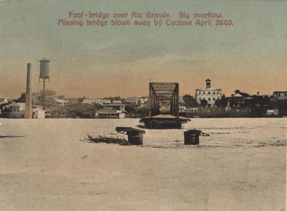 File:Laredo Foot Bridge 1905-1-.jpg