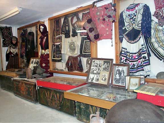 File:Macedonian Museums-77-Mouseio Mixahl Tsartsidh-340.jpg