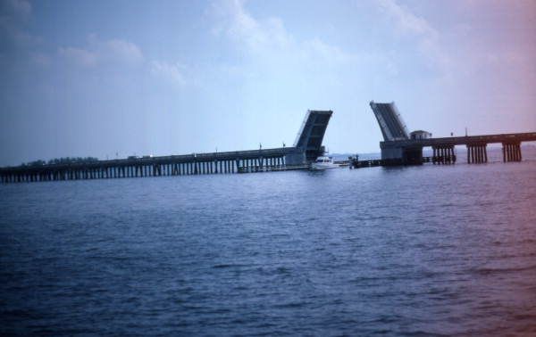 File:Old Edison Bridge.jpg