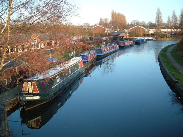 File:SneydWharfWyrleyCanal.jpg