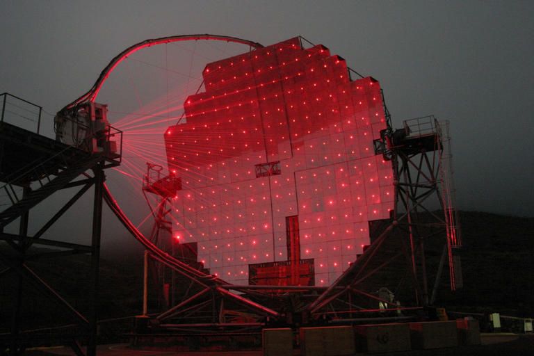 File:The MAGIC Telescope at night.jpg