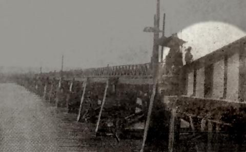 File:Wooden Taipei Bridge.jpg