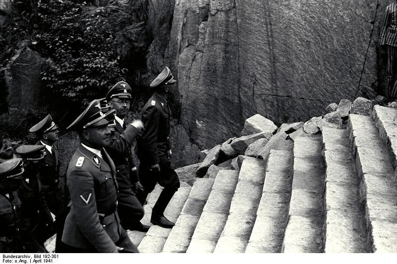 File:Bundesarchiv Bild 192-301, KZ-Mauthausen, Himmlervisite.jpg