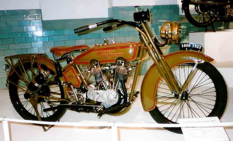 File:Harley-Davidson 1000 cc HT 1923.jpg