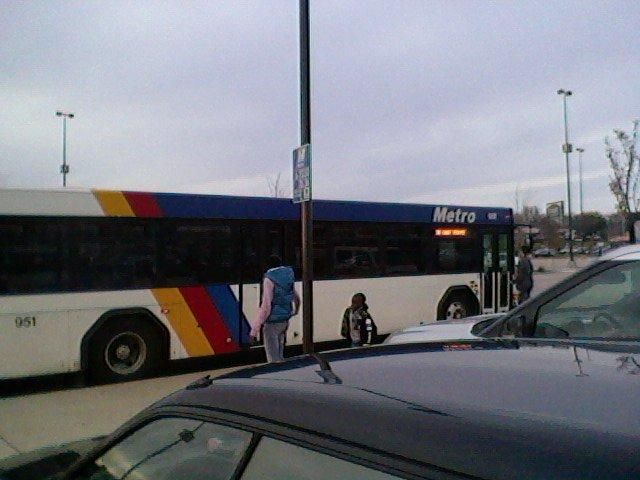 File:Madison Metro paint scheme.jpg