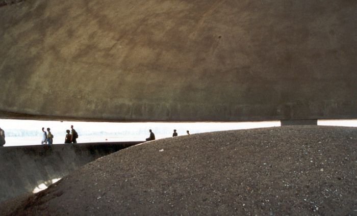 File:Majdanek.monument.700px.jpg