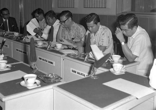 File:Media briefing of 1969 Sarawak election.png