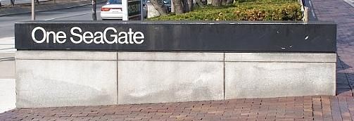 File:Oneseagatesign.JPG