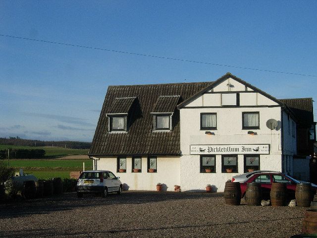 File:Pickletillum Inn - geograph.org.uk - 77646.jpg