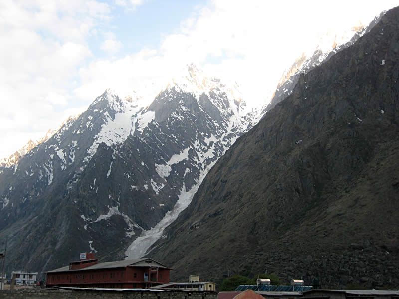 File:Swaminarayan temple Badrinath.jpg