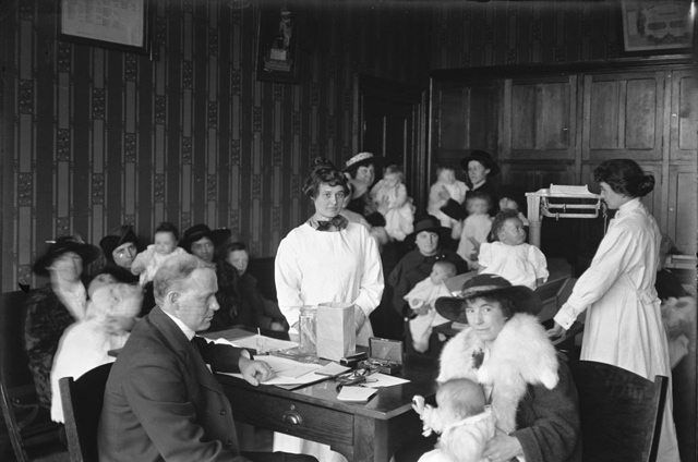 File:Well-baby clinic, 1089 Queen Street West.jpg