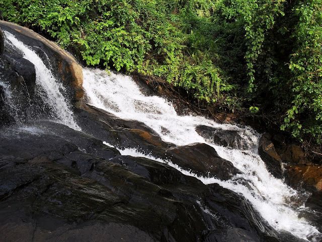 File:Another view of the waterfall.JPG