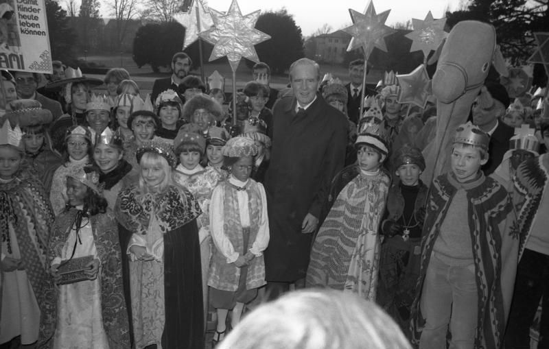 File:Bundesarchiv B 145 Bild-F064527-0021, Bundespräsident empfängt Sternsinger.jpg