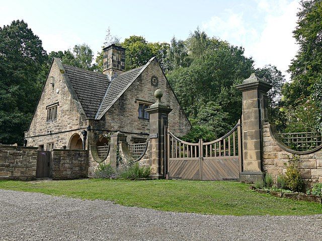 File:Gateway, Nottingham Lodge, Shipley Park.jpg