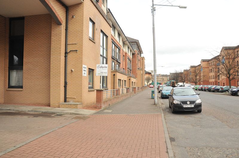 File:Kelvinhaugh Street - geograph.org.uk - 1778681.jpg