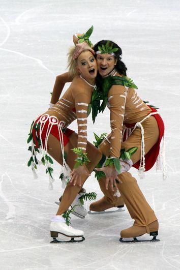 File:Oksana DOMNINA Maxim SHABALIN Olympics 2010.jpg