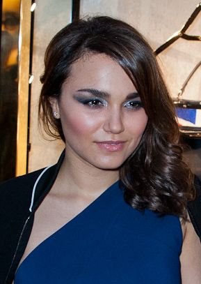 File:Samantha Barks - Fendi.jpg