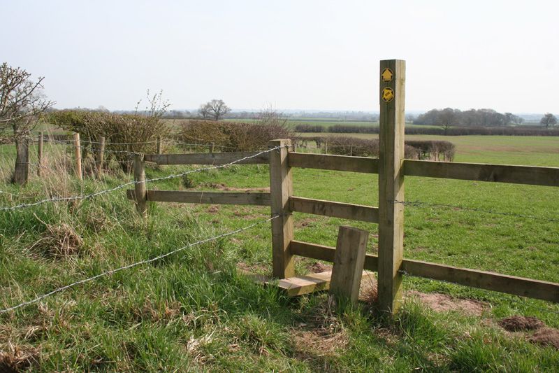 File:South Cheshire Way stile, Broomhall.jpg