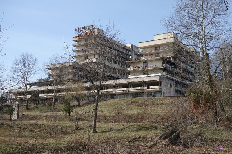 File:Tskaltubo - Hotel Sakartvelo.jpg