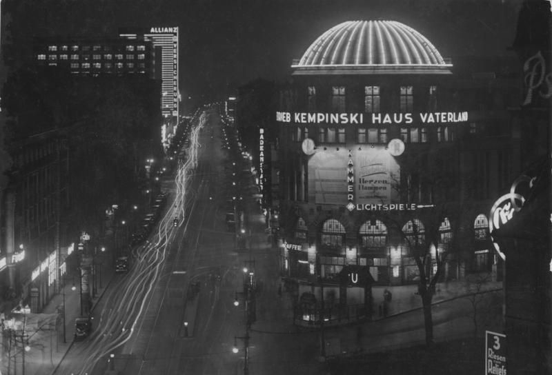 File:Bundesarchiv Bild 102-13681, Berlin, Stresemannstraße bei Nacht.jpg