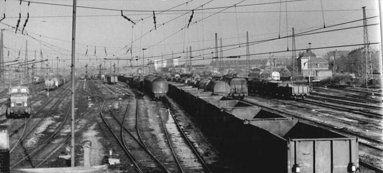 File:Bundesarchiv Bild 183-K0122-0006-001, Merseburg, Güterbahnhof.jpg