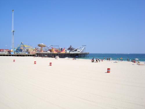 File:Casino Pier Familyfunandsunresort.JPG