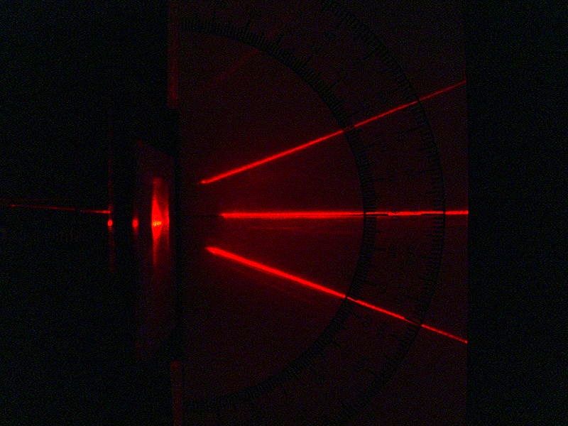 File:Diffraction of laser beam by grating.jpeg