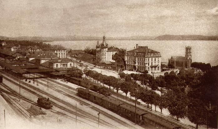 File:Place de la gare à Neuchâtel.jpg