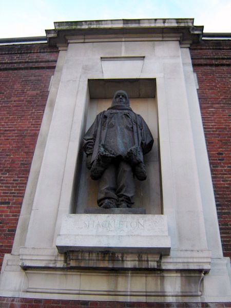 File:ShackletonStatue.JPG