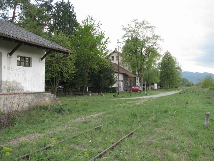 File:Vukovo Selo Train Station.jpg