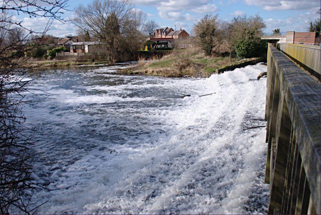 File:Zouch Weir - geograph.org.uk - 716040.jpg