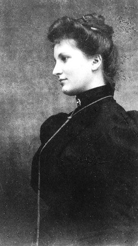 File:Alma Mahler 1899.jpg