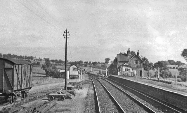 File:Breidden 2 railway station 1892512 a7bf7ce4.jpg