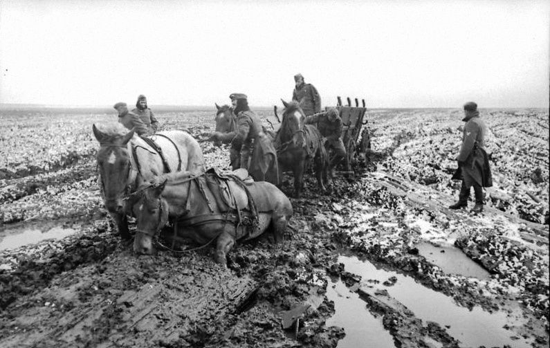 File:Bundesarchiv Bild 101I-289-1091-26, Russland, Pferdegespann im Schlamm.jpg