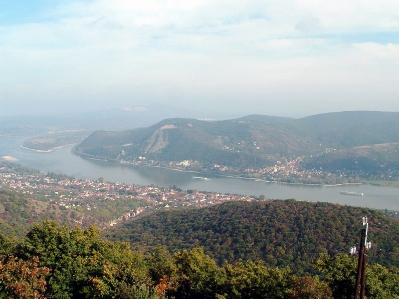 File:Nagymaros, Visegrád, view.jpg