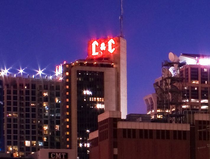 File:Nashville Life and Casualty weather beacon.jpg