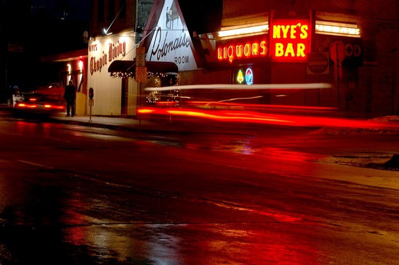 File:Nye's on East Hennepin.jpg