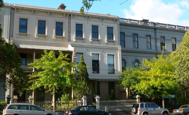 File:Three storey terraces in east melbourne.jpg