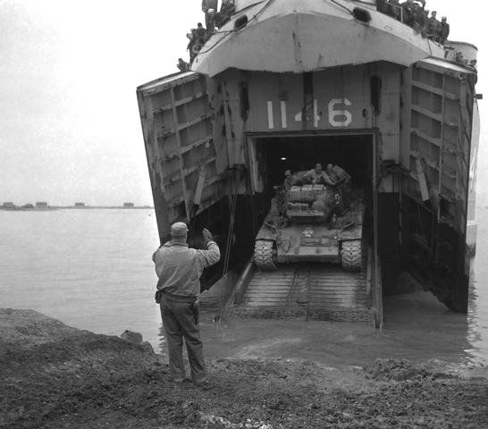 File:USS LST-1146.jpg