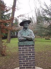 File:Gilwell Park B-P Bust.jpg