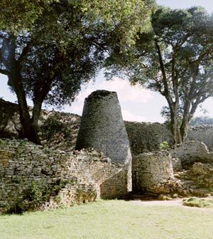 File:Great-Zimbabwe-4.jpg